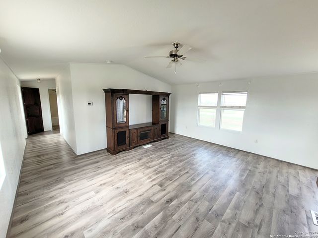 2072 County Road 421, Stockdale, TX 78160