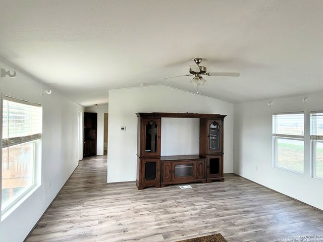 2072 County Road 421, Stockdale, TX 78160