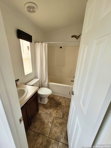 2072 County Road 421, Stockdale, TX 78160