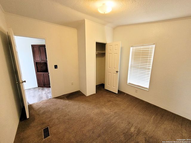 2072 County Road 421, Stockdale, TX 78160