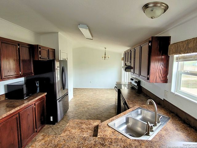 2072 County Road 421, Stockdale, TX 78160