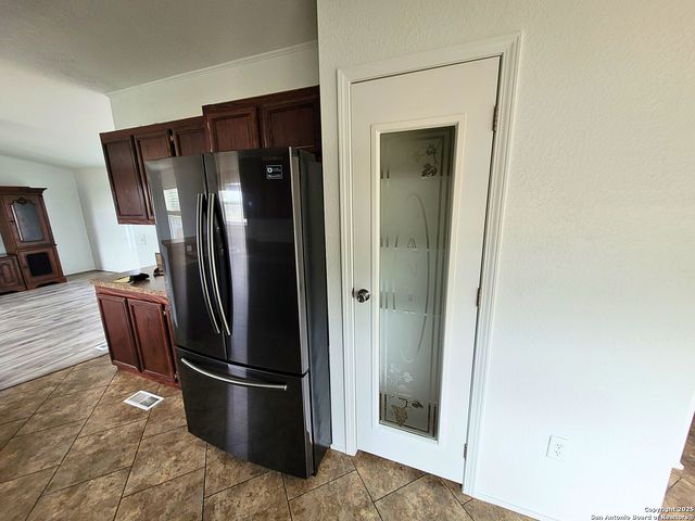 2072 County Road 421, Stockdale, TX 78160