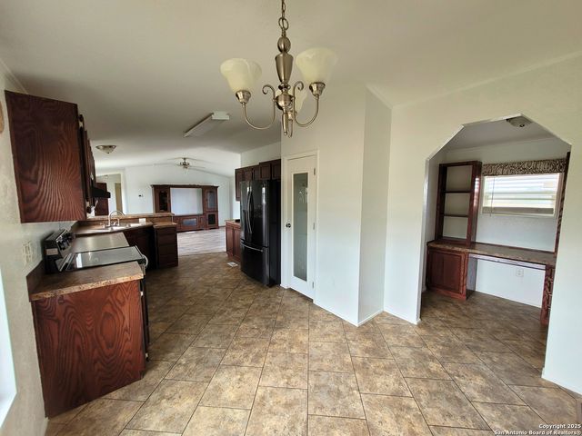 2072 County Road 421, Stockdale, TX 78160