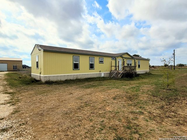 2072 County Road 421, Stockdale, TX 78160
