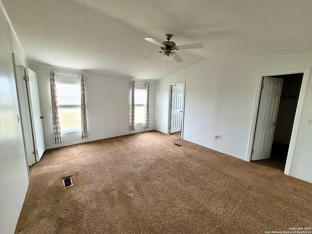 2072 County Road 421, Stockdale, TX 78160