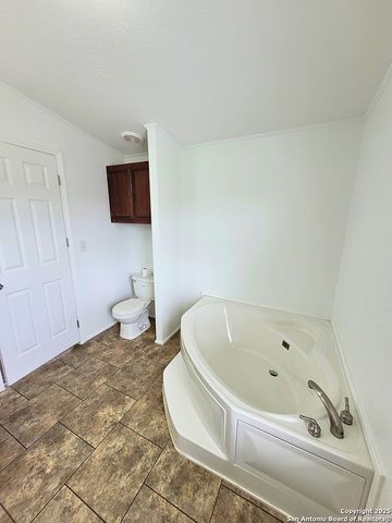 2072 County Road 421, Stockdale, TX 78160