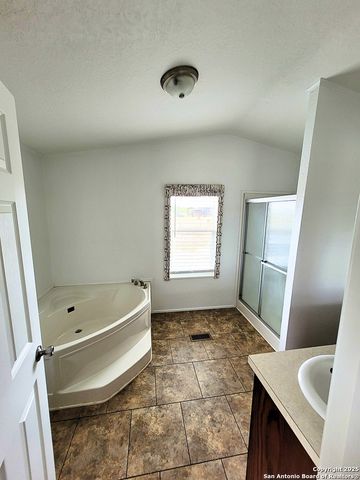 2072 County Road 421, Stockdale, TX 78160