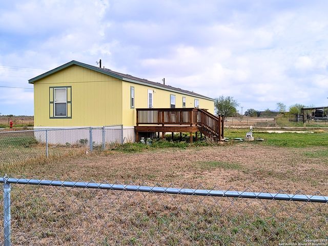 2072 County Road 421, Stockdale, TX 78160