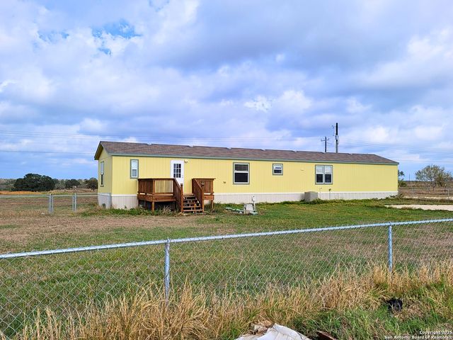 2072 County Road 421, Stockdale, TX 78160