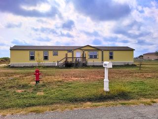 2072 County Road 421, Stockdale, TX 78160