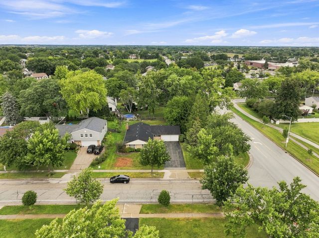 1600 Cambourne Lane, Schaumburg, IL 60194