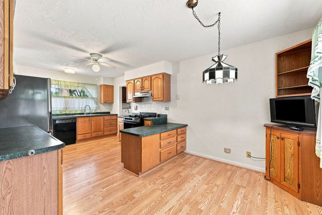 1600 Cambourne Lane, Schaumburg, IL 60194
