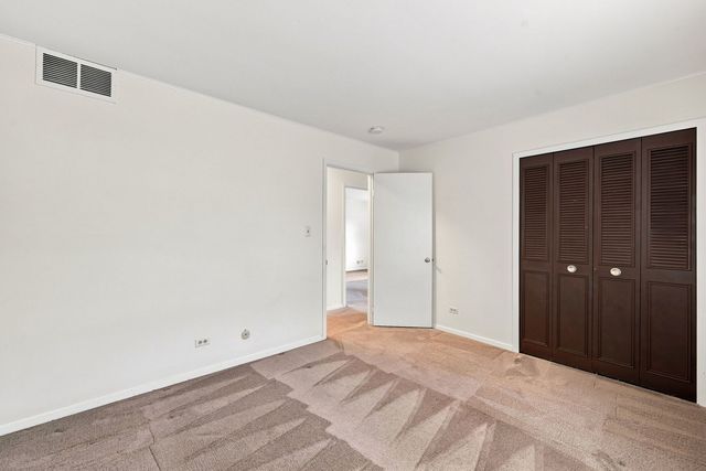 1600 Cambourne Lane, Schaumburg, IL 60194