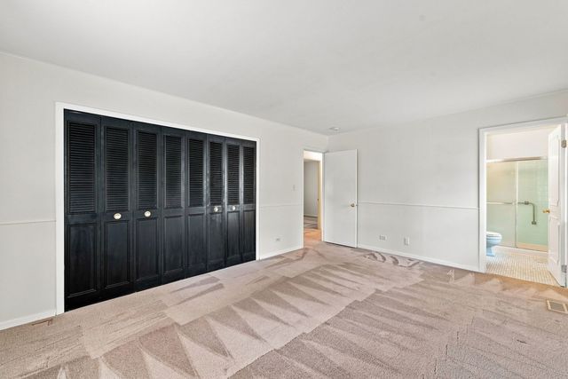1600 Cambourne Lane, Schaumburg, IL 60194