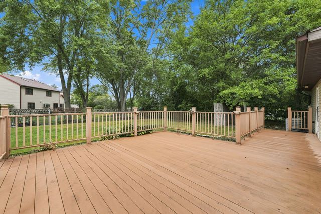 1600 Cambourne Lane, Schaumburg, IL 60194