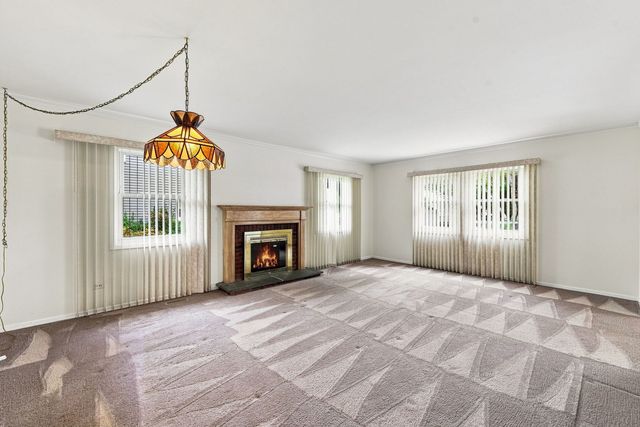 1600 Cambourne Lane, Schaumburg, IL 60194