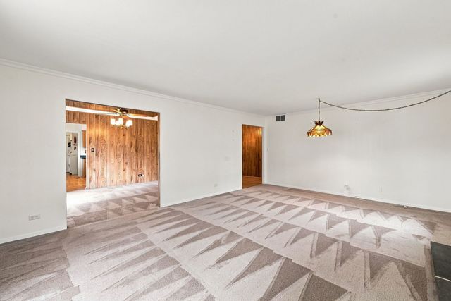 1600 Cambourne Lane, Schaumburg, IL 60194