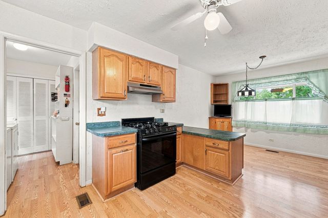 1600 Cambourne Lane, Schaumburg, IL 60194
