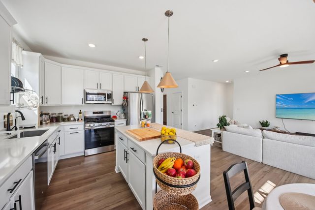 714 Alberta Avenue, Oswego, IL 60543