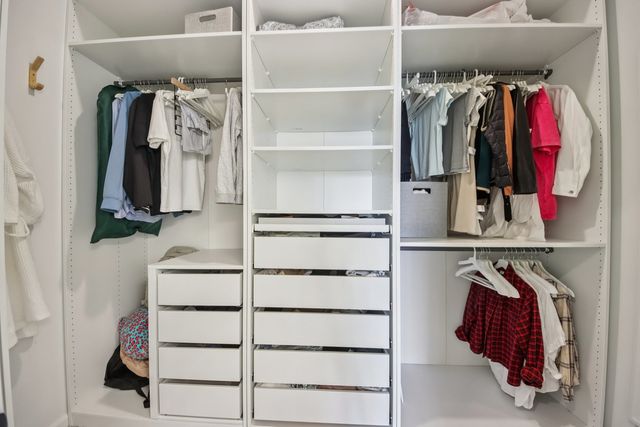 714 Alberta Avenue, Oswego, IL 60543