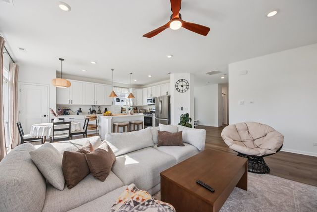 714 Alberta Avenue, Oswego, IL 60543