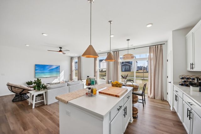 714 Alberta Avenue, Oswego, IL 60543