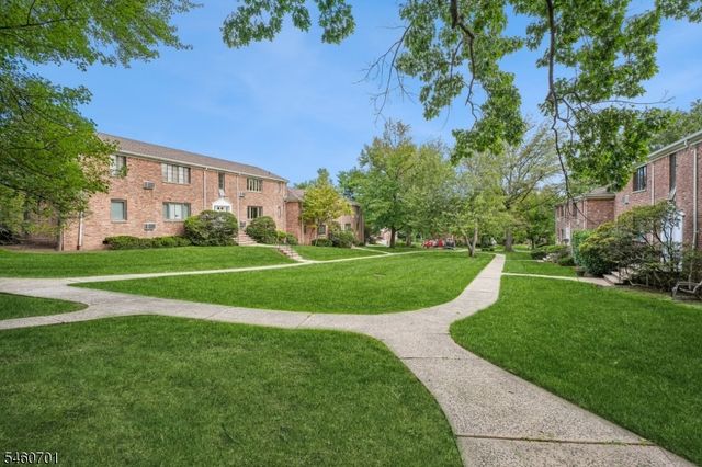 28 Troy Dr, Springfield Twp., NJ 07081