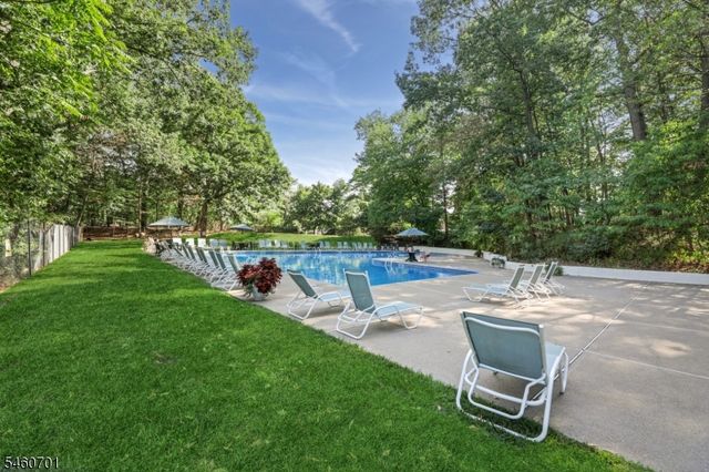 28 Troy Dr, Springfield Twp., NJ 07081
