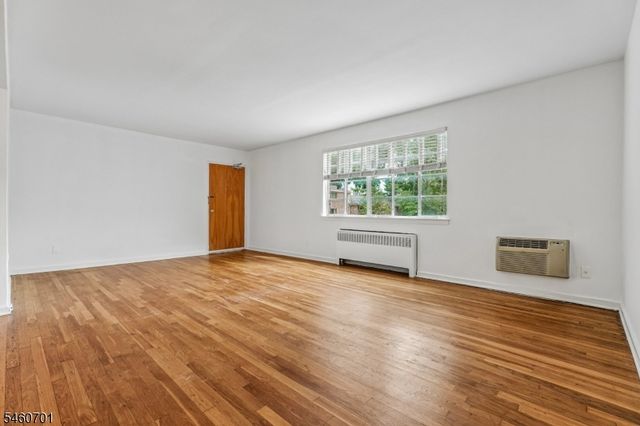 28 Troy Dr, Springfield Twp., NJ 07081