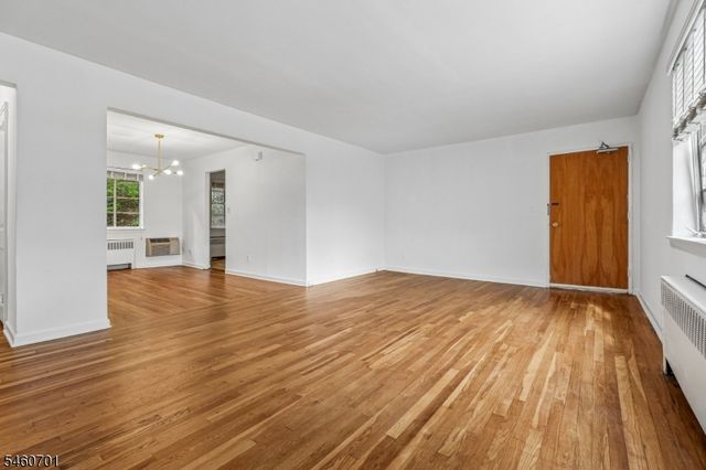 28 Troy Dr, Springfield Twp., NJ 07081