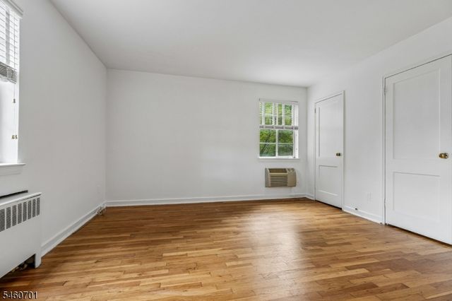 28 Troy Dr, Springfield Twp., NJ 07081