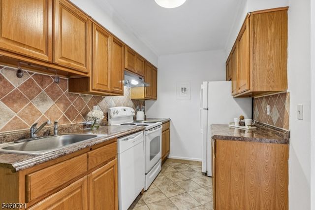 28 Troy Dr, Springfield Twp., NJ 07081