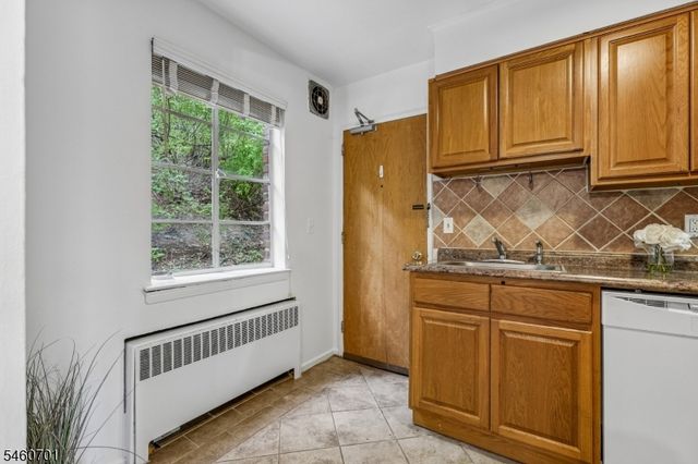 28 Troy Dr, Springfield Twp., NJ 07081
