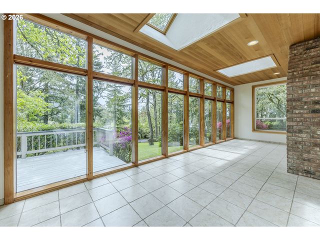 5171 SOLAR HEIGHTS Dr, Eugene, OR 97405