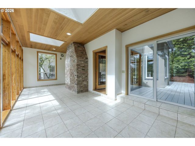 5171 SOLAR HEIGHTS Dr, Eugene, OR 97405