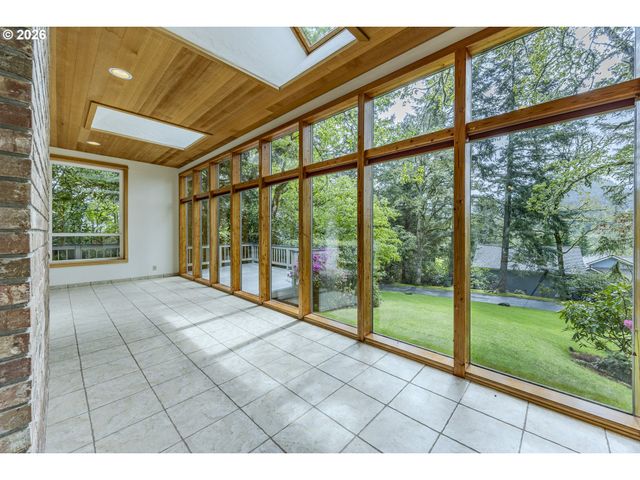 5171 SOLAR HEIGHTS Dr, Eugene, OR 97405