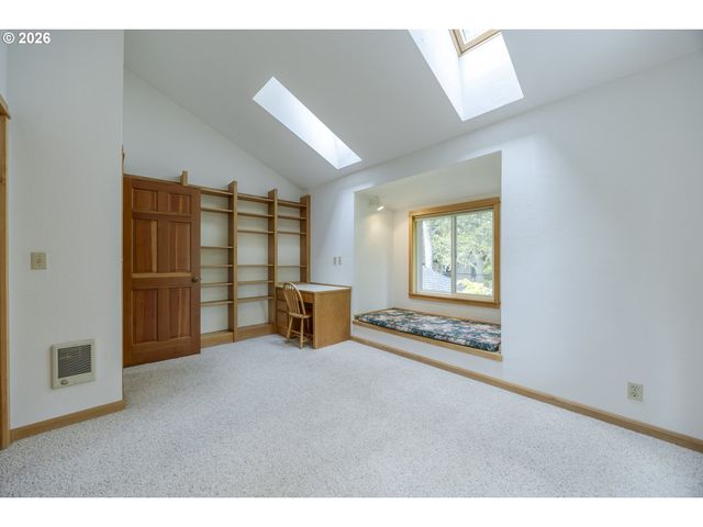 5171 SOLAR HEIGHTS Dr, Eugene, OR 97405