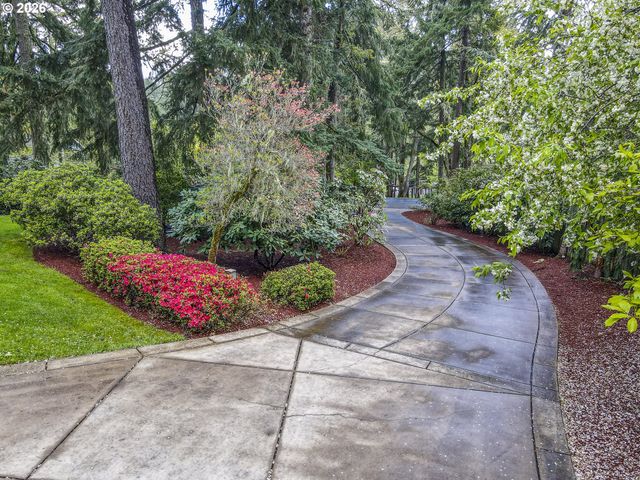 5171 SOLAR HEIGHTS Dr, Eugene, OR 97405