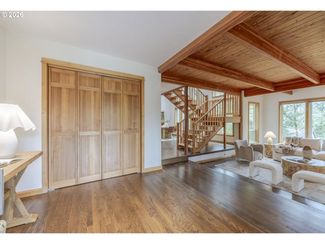 5171 SOLAR HEIGHTS Dr, Eugene, OR 97405