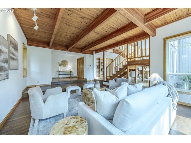 5171 SOLAR HEIGHTS Dr, Eugene, OR 97405