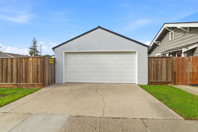 894 S 10th Street, San Jose, CA 95112