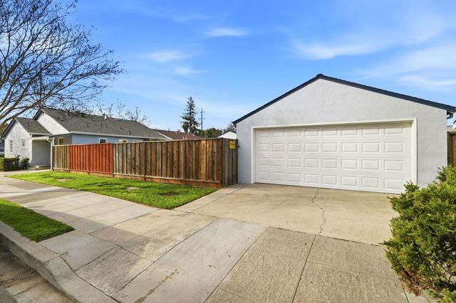 894 S 10th Street, San Jose, CA 95112