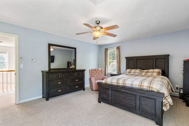 15 Dolphin Cir, Somerset, MA 02726