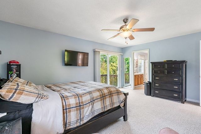 15 Dolphin Cir, Somerset, MA 02726