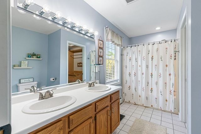15 Dolphin Cir, Somerset, MA 02726