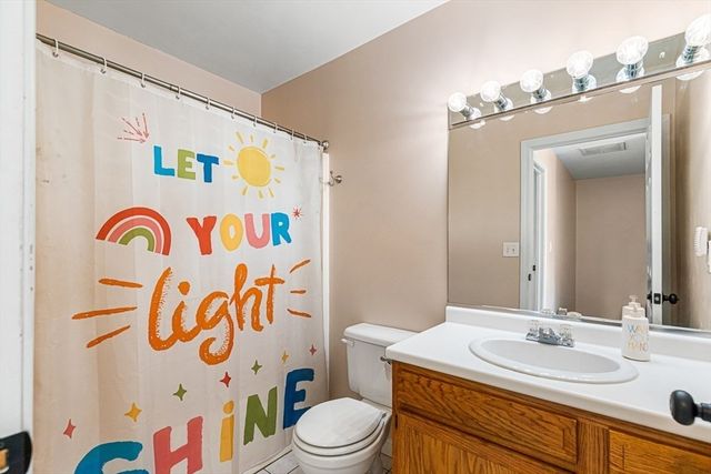 15 Dolphin Cir, Somerset, MA 02726