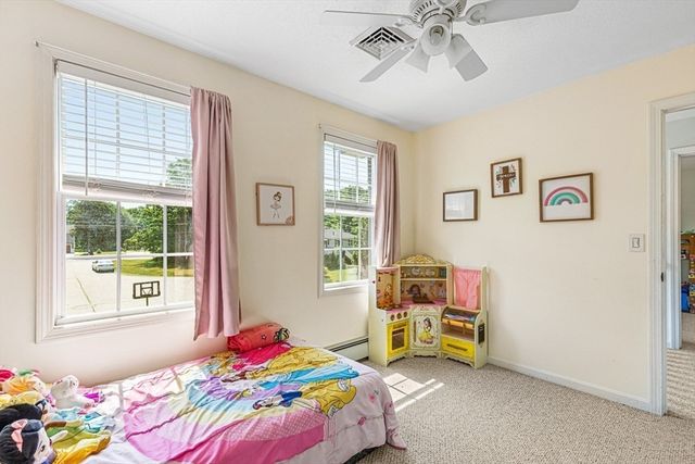 15 Dolphin Cir, Somerset, MA 02726