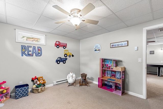 15 Dolphin Cir, Somerset, MA 02726