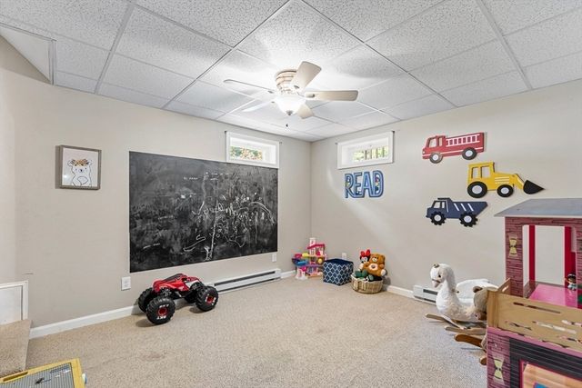 15 Dolphin Cir, Somerset, MA 02726