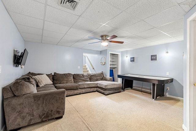 15 Dolphin Cir, Somerset, MA 02726
